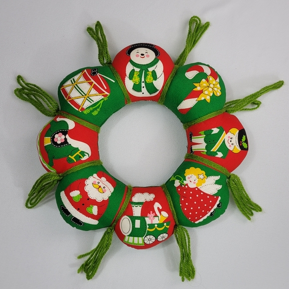 Vintage Christmas Fabric Stuffed Wreath - Picture 1 of 12